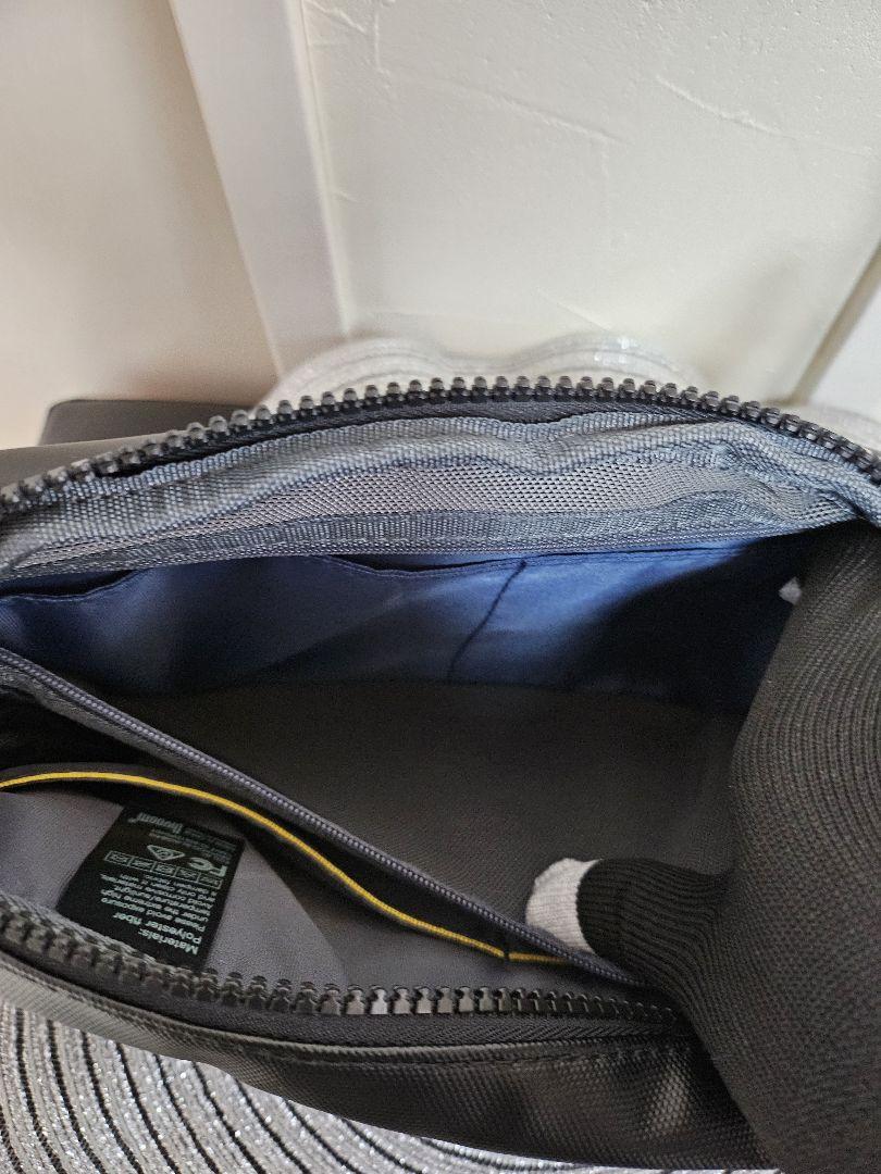 Pixoo Sling Bag ピクセルアートバッグ　モバイルバッテリー付き