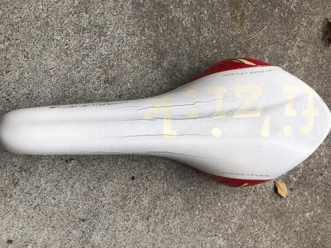 FIZIK ARIONE VERSUS カーボンレールサドル フィジーク FIZIK 「フィジーク」 ARIONE VS カーボンレール