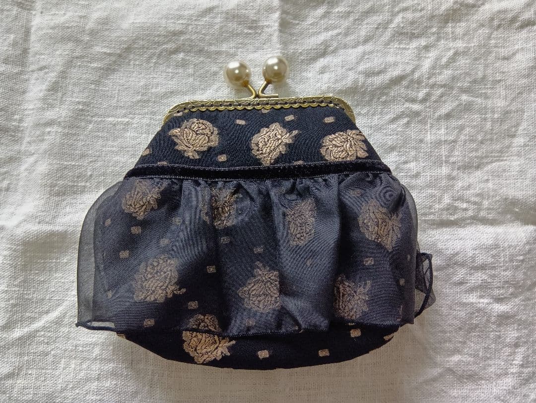 がま口　ポーチ　インド刺繍　リボン　フリル