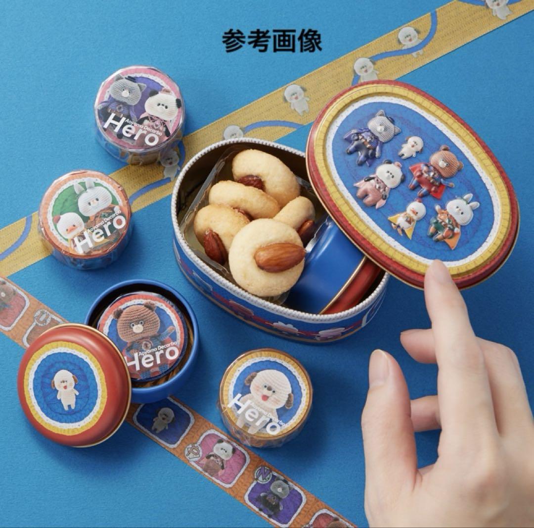 青山デカーボ ヒーロー缶 - メルカリ