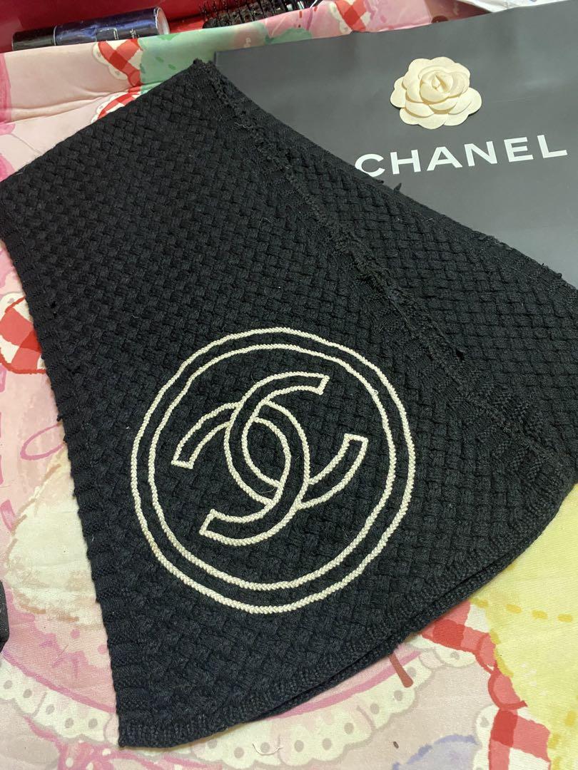 で CHANEL