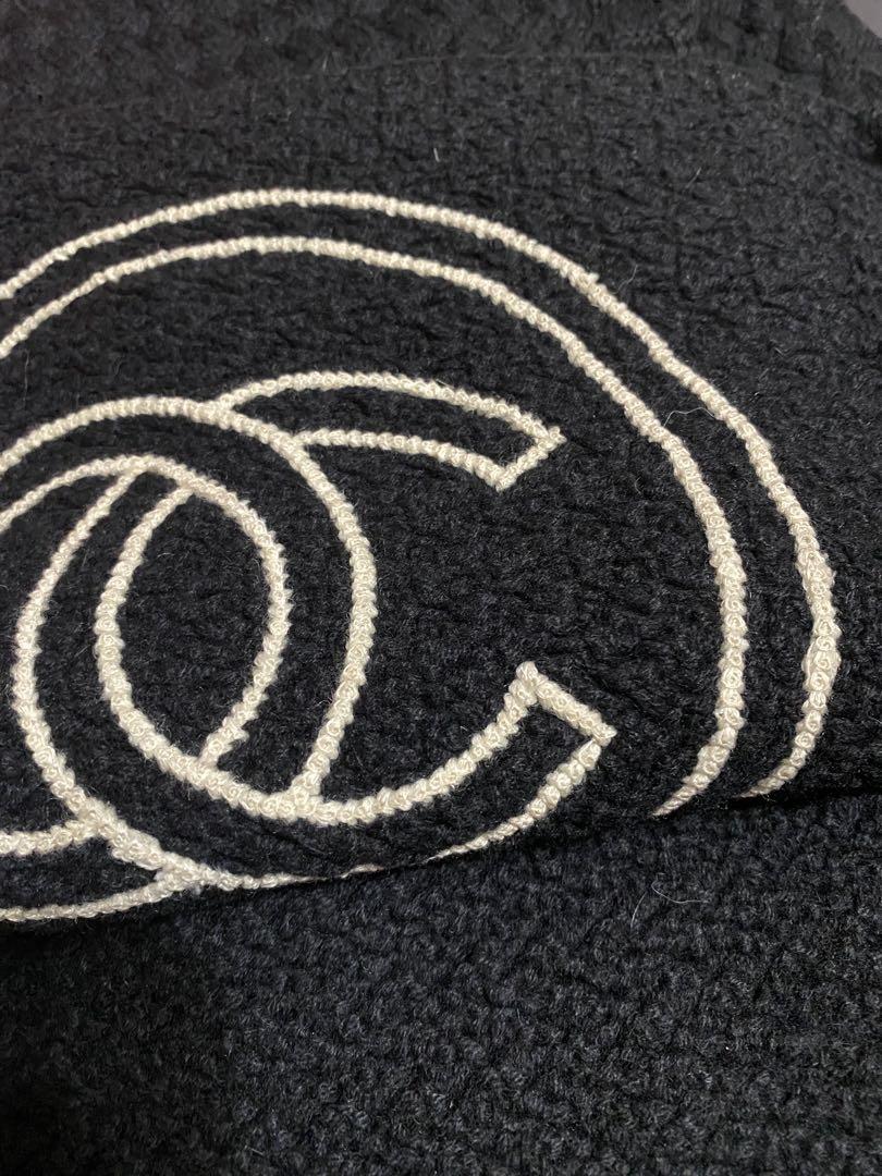 で CHANEL