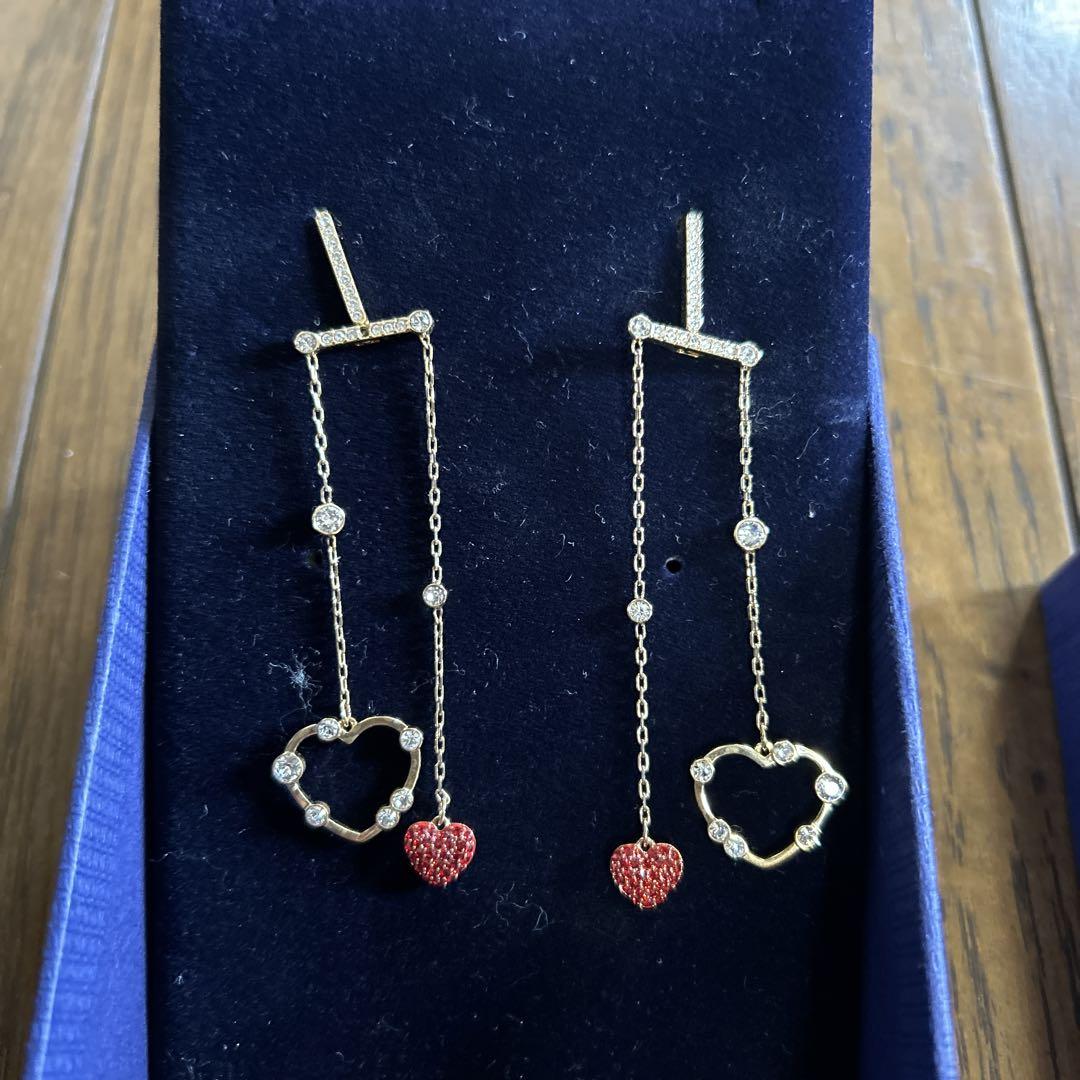 新品 スワロフスキー ピアス スワロフスキー ピアス - アクセサリー最低 価格