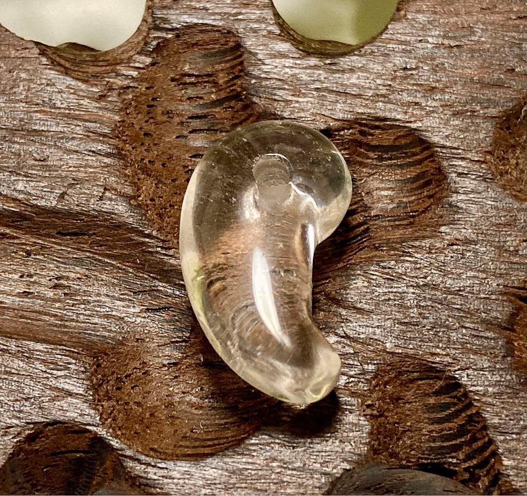 究極品質超希少幻の逸品ヒマラヤ幻の聖山カイラス水晶の極上勾玉12g