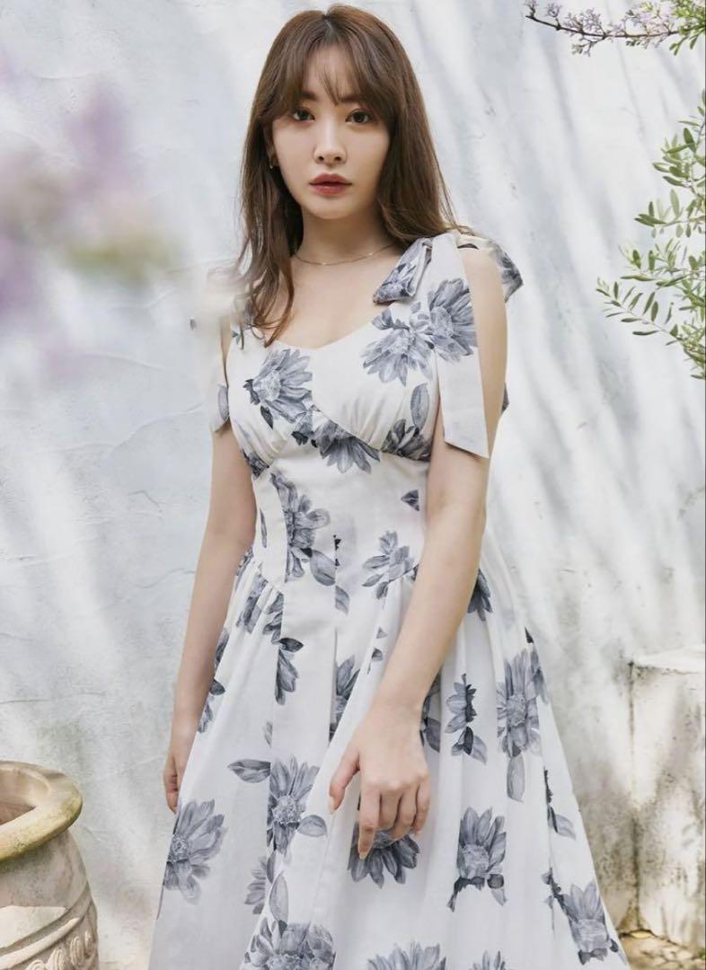専用Herlipto SunflowerPrinted Midi Dress S Herlipto Sunflower-Printed Midi Dress - メルカリ