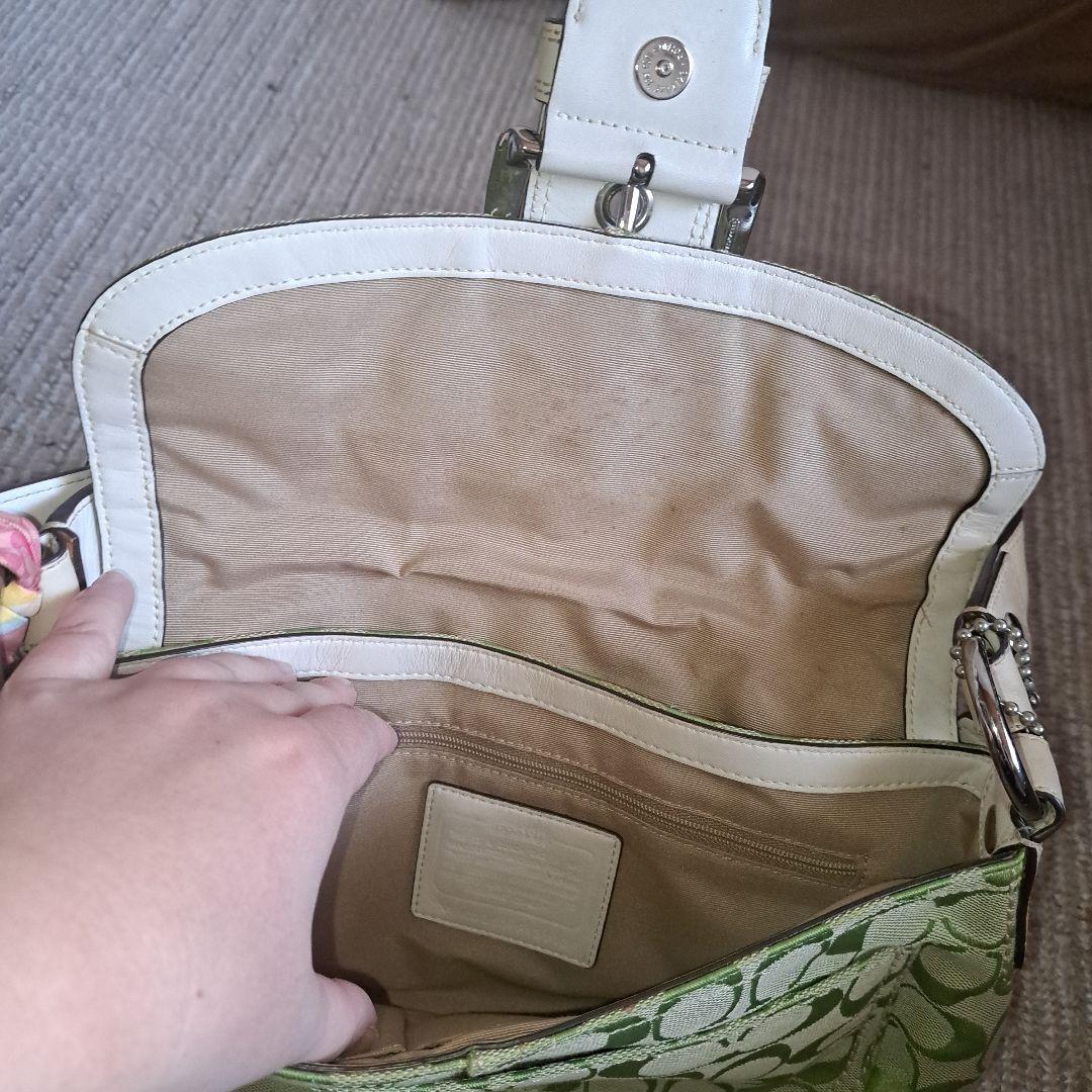 COACH 緑色 ロゴ柄 バッグ