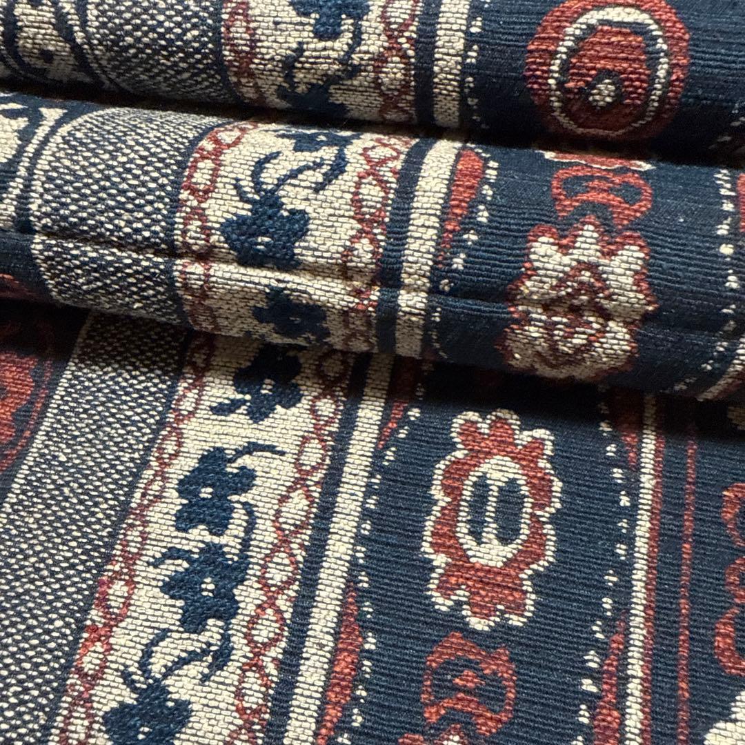 ネイビーブルーの花柄テーブルランナー目立った傷や汚れなし