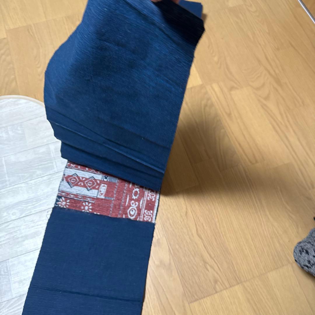 ネイビーブルーの花柄テーブルランナー目立った傷や汚れなし