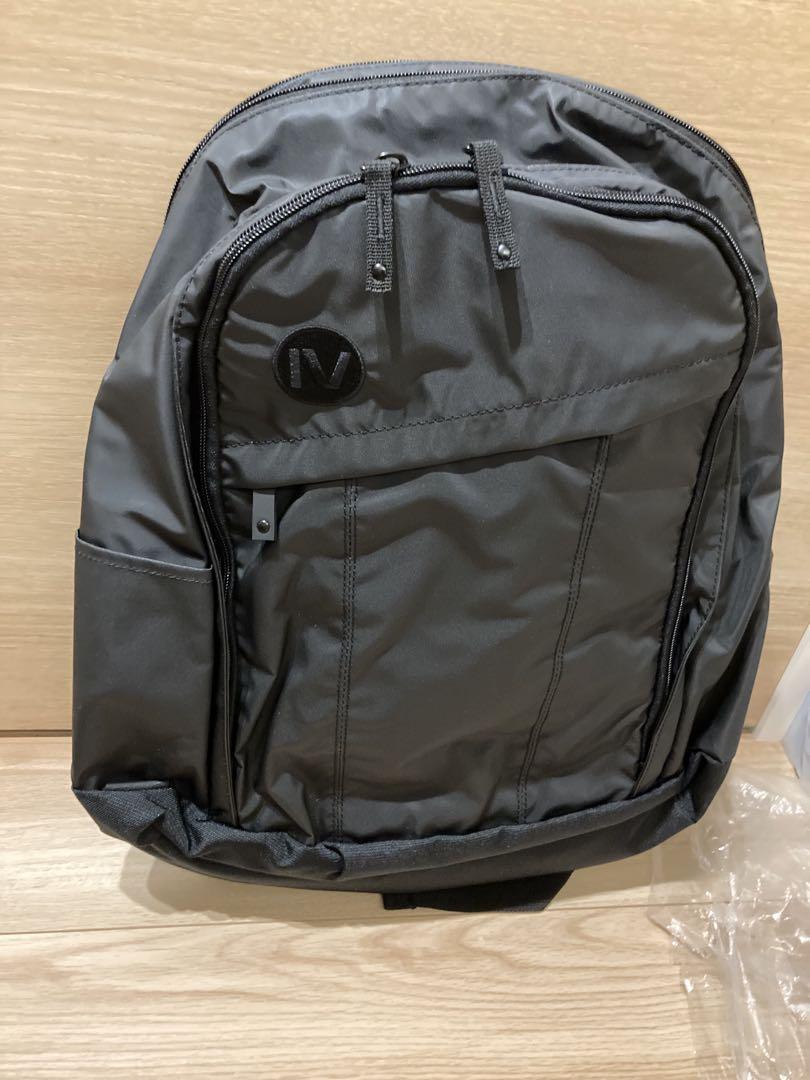 グラビス　 GRAVISブラック リュック・バックパック新品未使用品　タグ付き