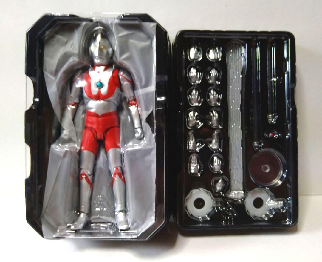 S.H.フィギュアーツ 真骨彫製法ウルトラマン＆ウルトラマンブレーザー