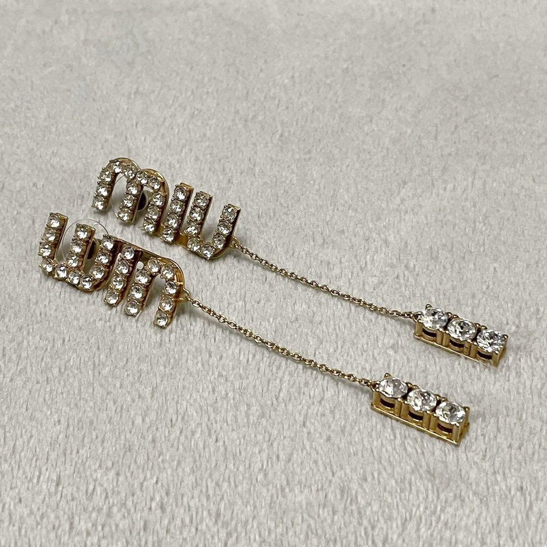 美品★ミュウミュウ ラインストーン ロゴピアス チェーン ive ウォニョン着用