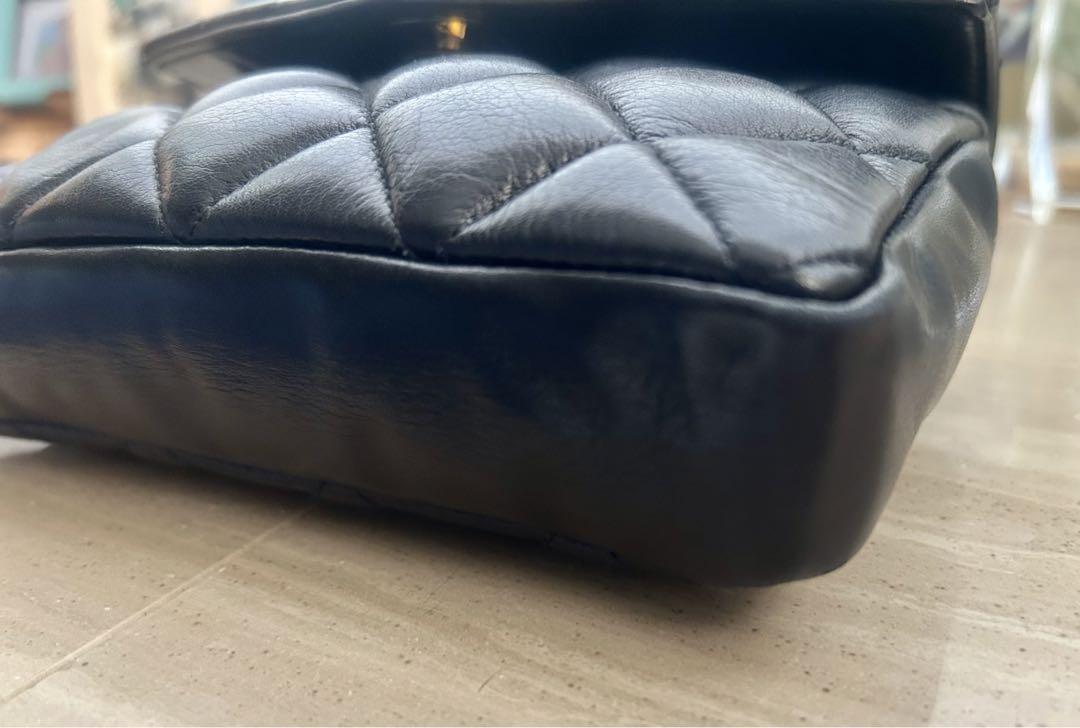 美品　CHANEL ラムスキン　マトラッセ ベルトポーチ　黒