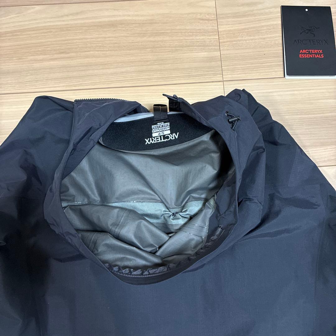 ARC'TERYX ブラック マウンテンパーカー 美品 サイズS ARC'TERYX ブラック マウンテンパーカー 美品 サイズS