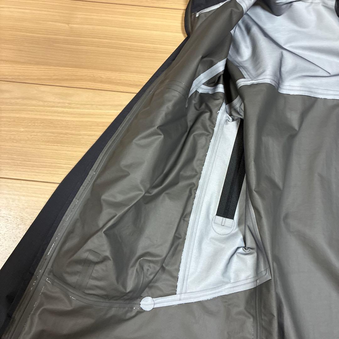 ARC'TERYX ブラック マウンテンパーカー 美品 サイズS ARC'TERYX ブラック マウンテンパーカー 美品 サイズS