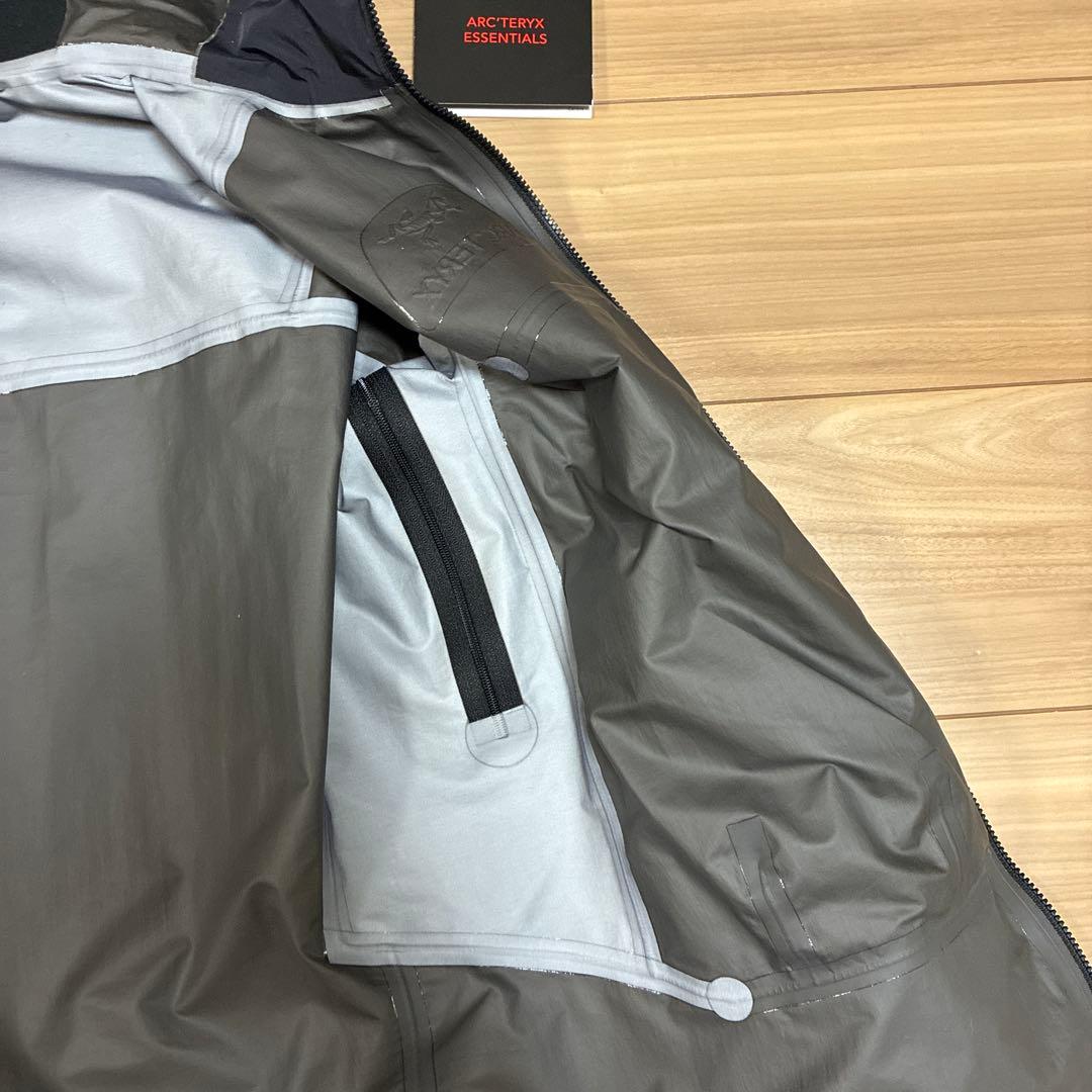 ARC'TERYX ブラック マウンテンパーカー 美品 サイズS ARC'TERYX ブラック マウンテンパーカー 美品 サイズS