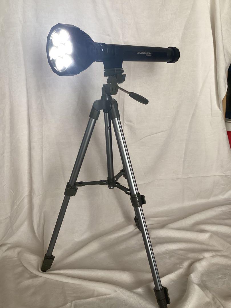 LED LENSER X21R.2 フラッシュライトと三脚