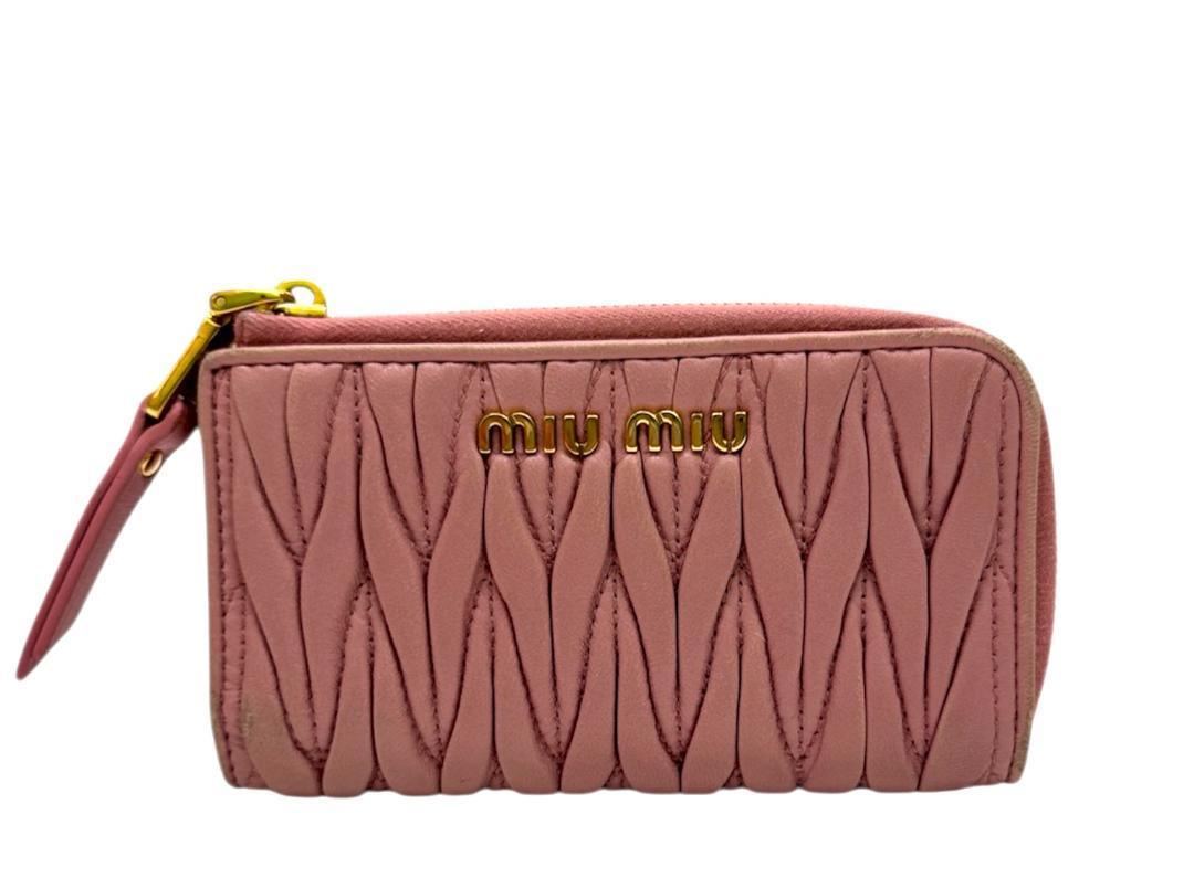 miumiu マテラッセ キーケースL字ジップ ミニ財布 ラムスキン ピンク MIUMIU マトラッセ キーケースL字ジップ ミニ財布 ラムスキン