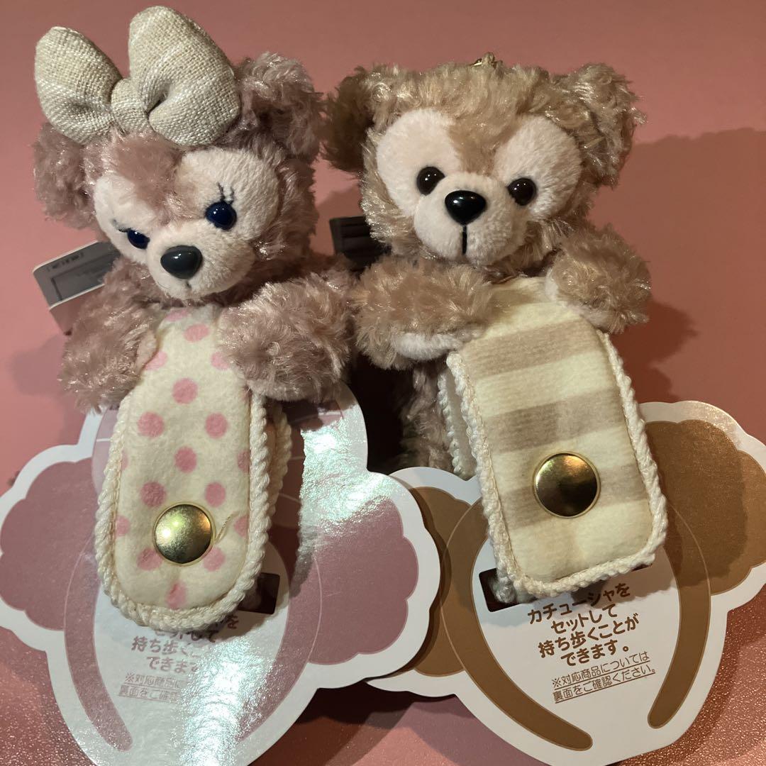 ダッフィー シェリーメイ　カチューシャホルダー ダッフィー、シェリーメイのぬいぐるみ付き！東京ディズニーシー