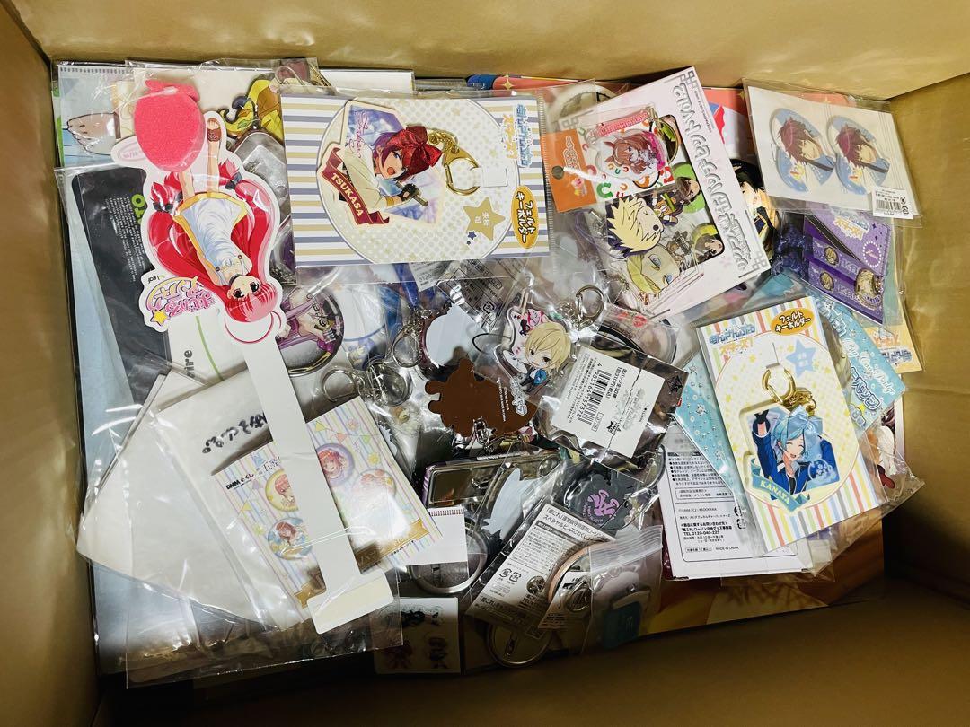 ノンジャンル アニメ、ゲームグッズ まとめ売り 約500点 バッジ
