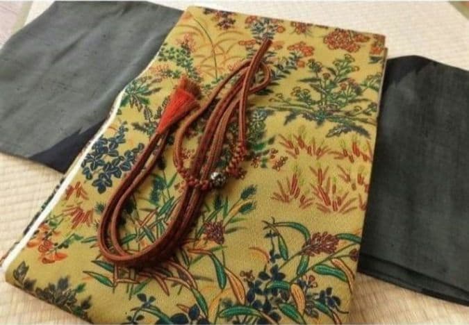 蝶モチーフの深緑の紬＆袋帯＆帯締め 3点セットにて目立った傷や汚れなし