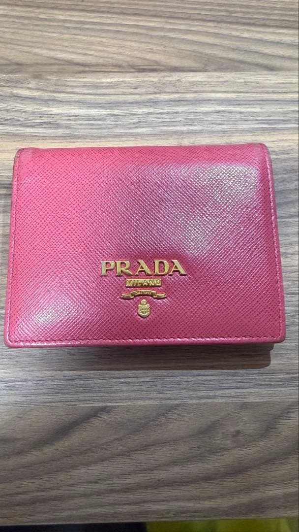 PRADA プラダ　二つ折財布