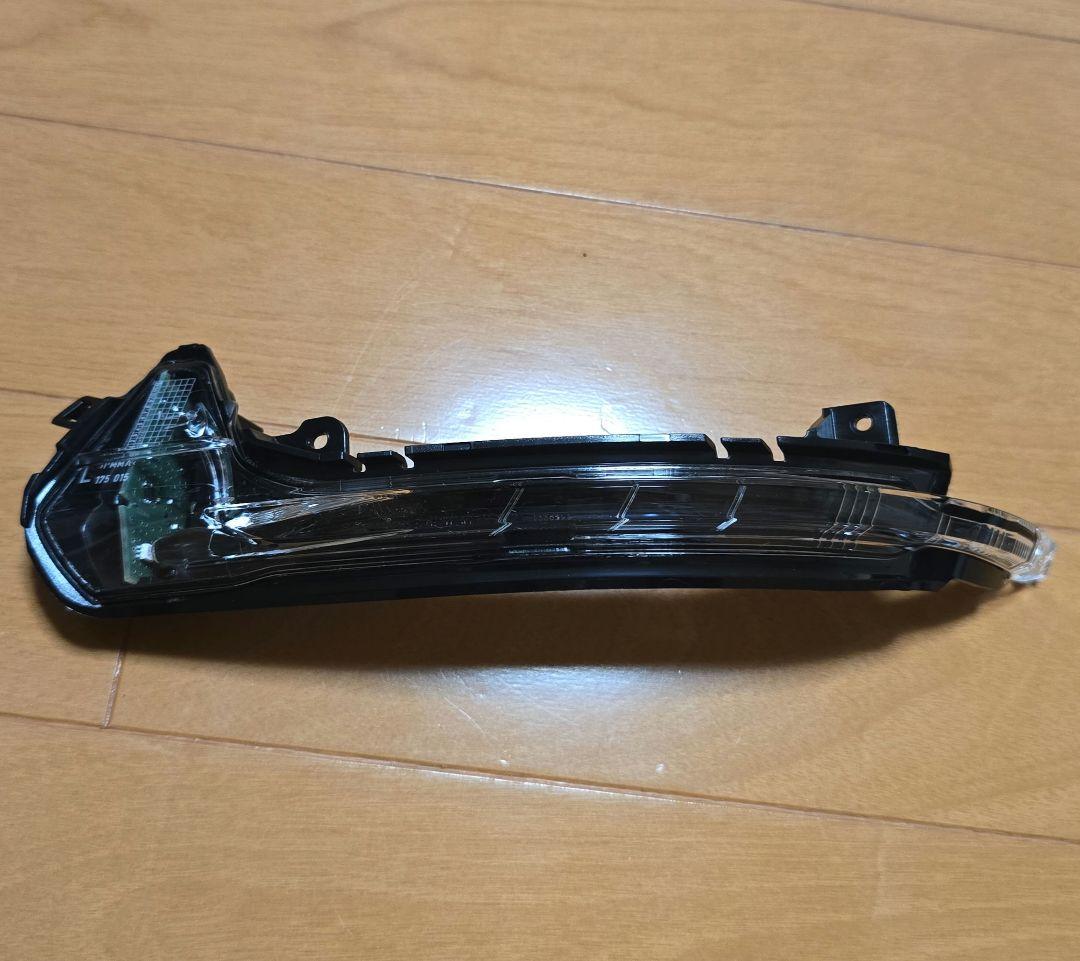 アウディA6　ミラーウインカー　助手席側