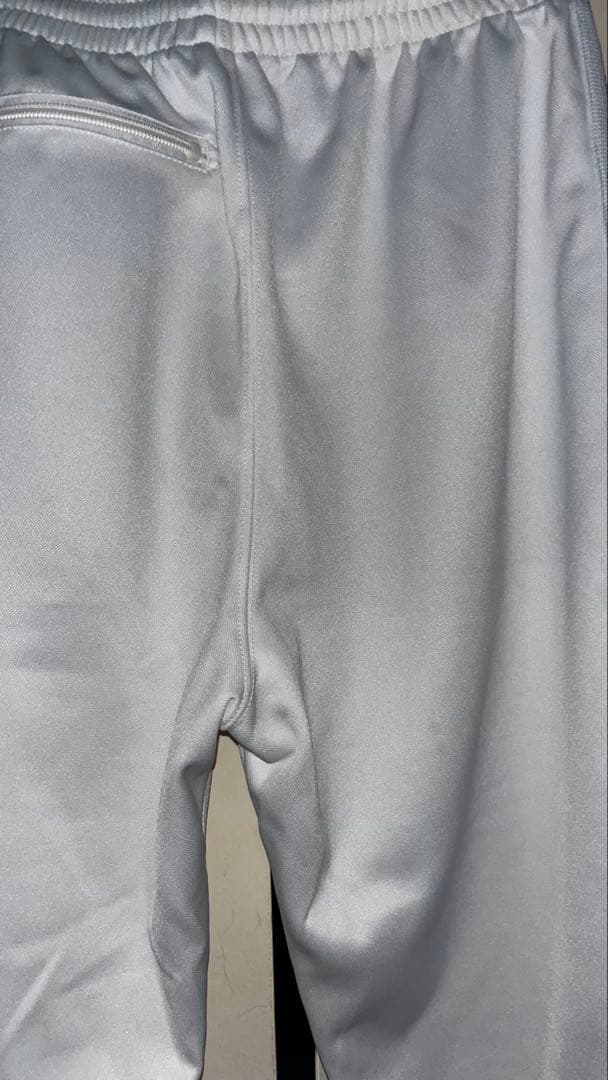 トラックパンツ