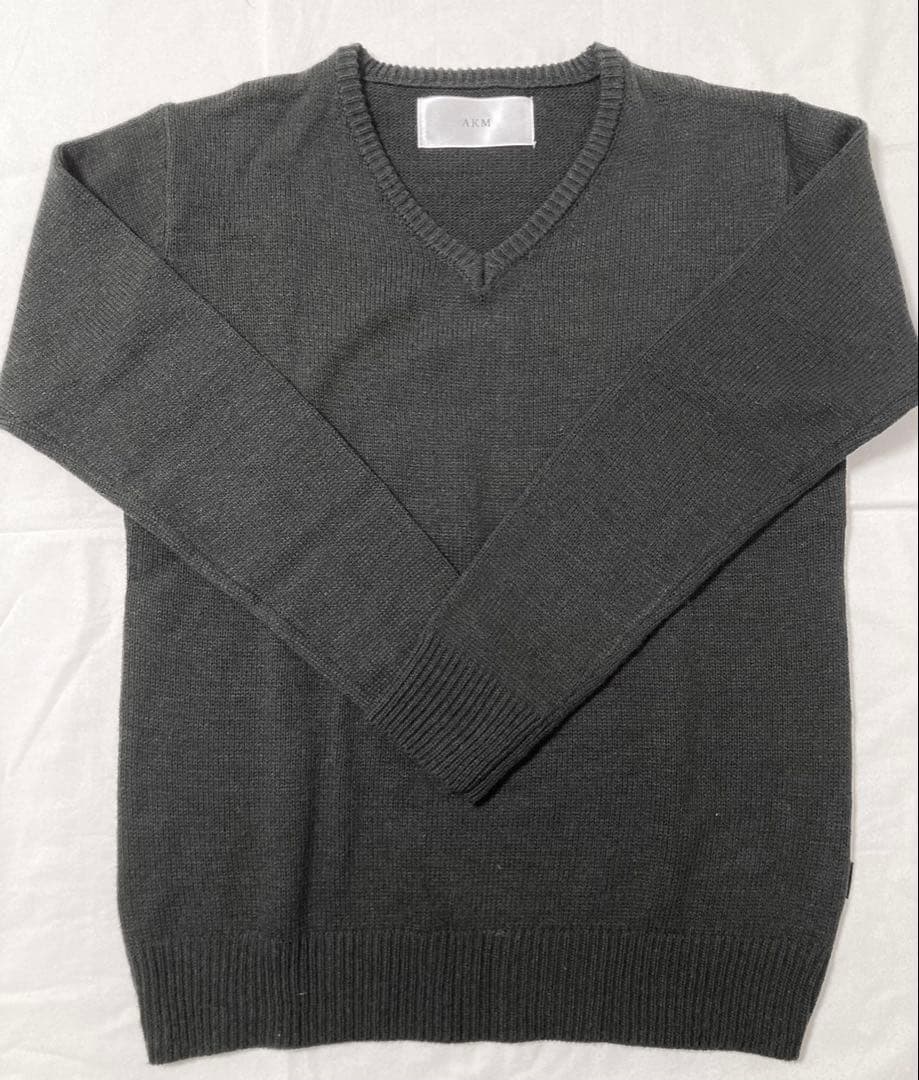 AKM ブラック Vネックセーター L