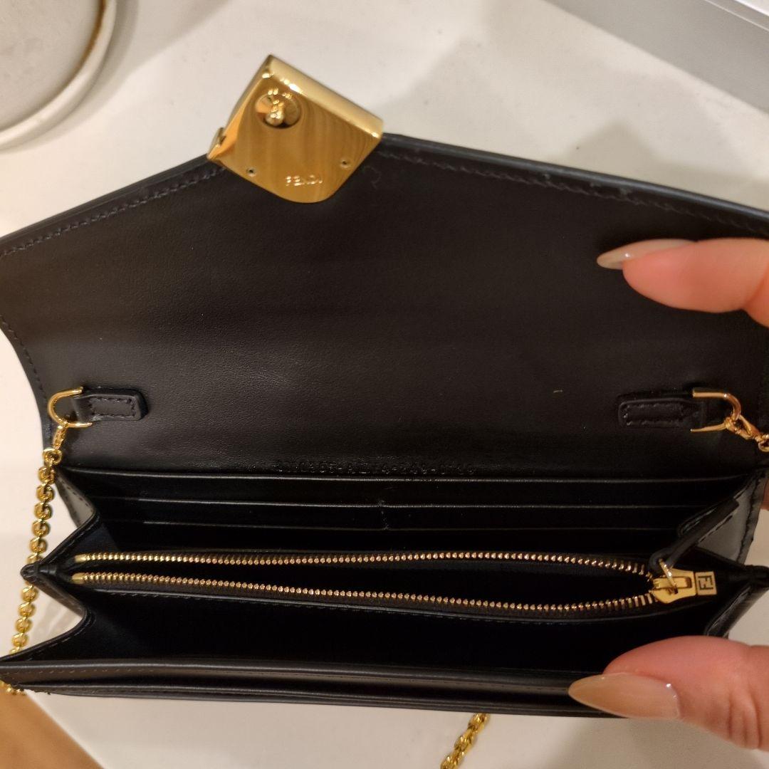 FENDI ブラック チェーンウォレット