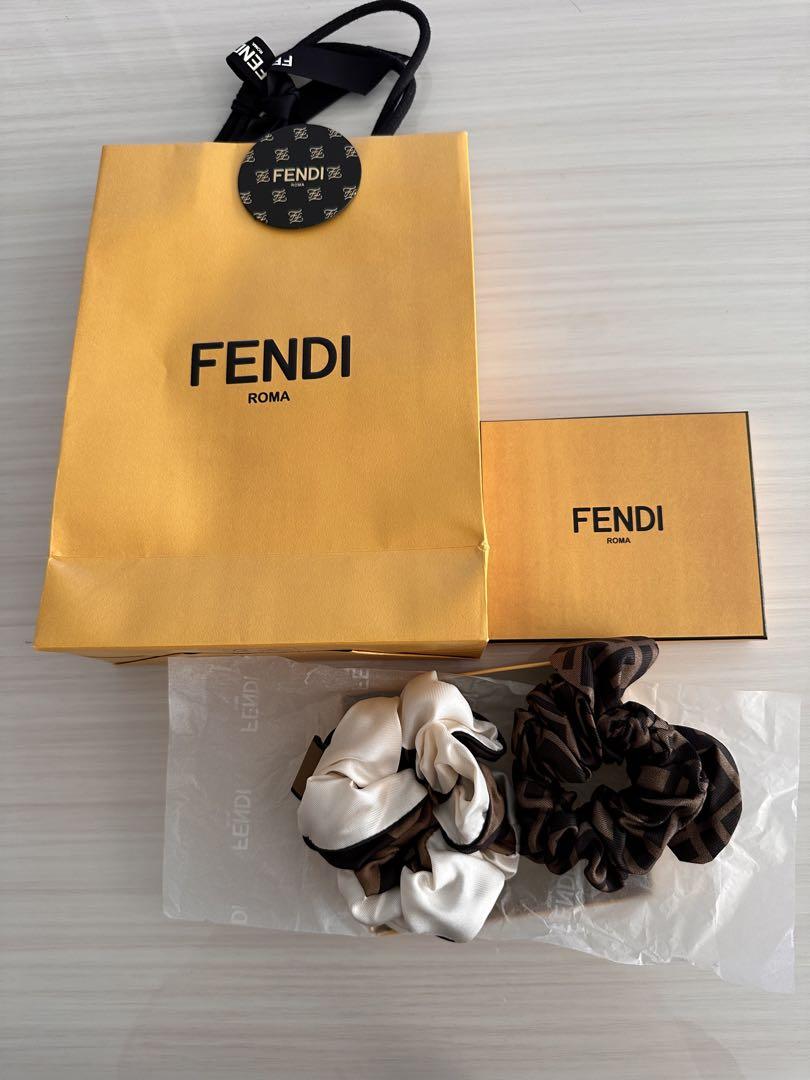 FENDI シュシュ 2個セット ホワイト ブラウン FENDI シュシュ 2個セット ホワイト ブラウン