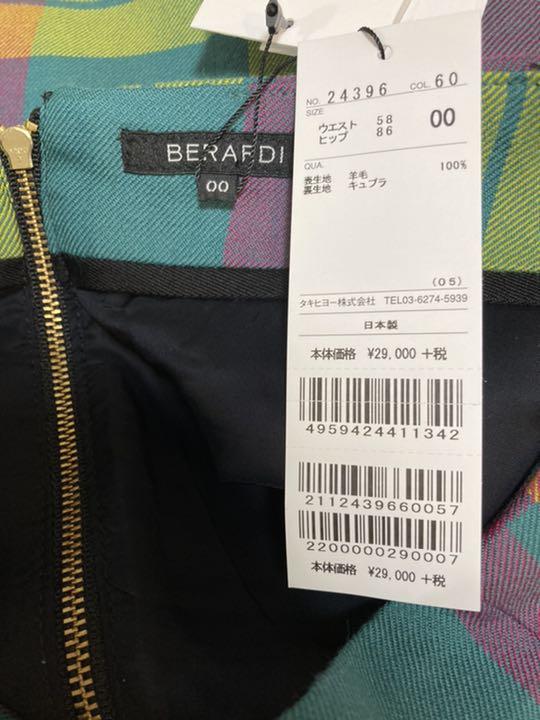 超歓迎安い BERARDI 未使用品 36Wgn-m85306697216 のプリーツスカート 得価新作