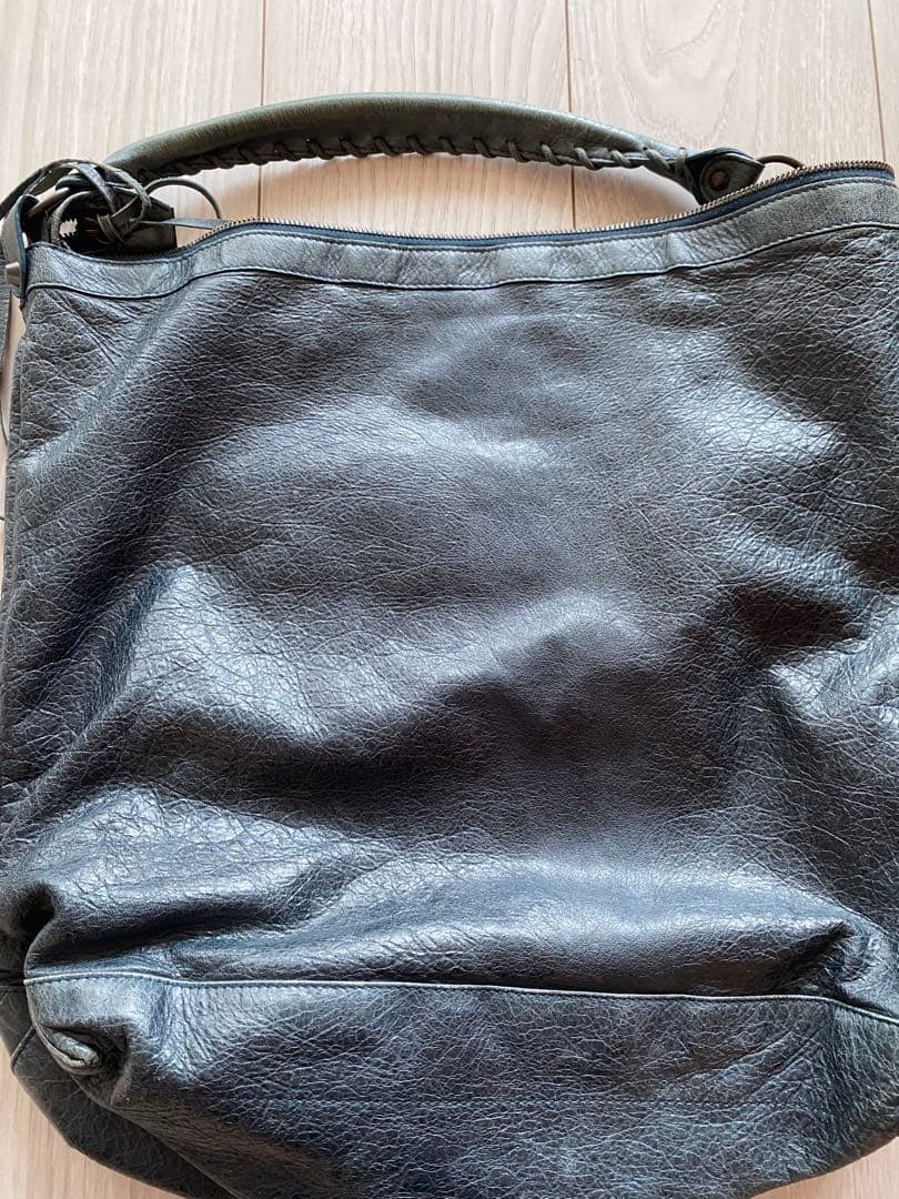 バレンシアガ　ブラックショルダーバッグ