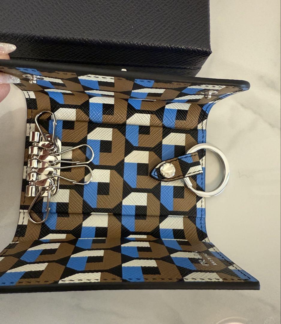 タカシ 新品未使用　PRADA ブラック キーケース