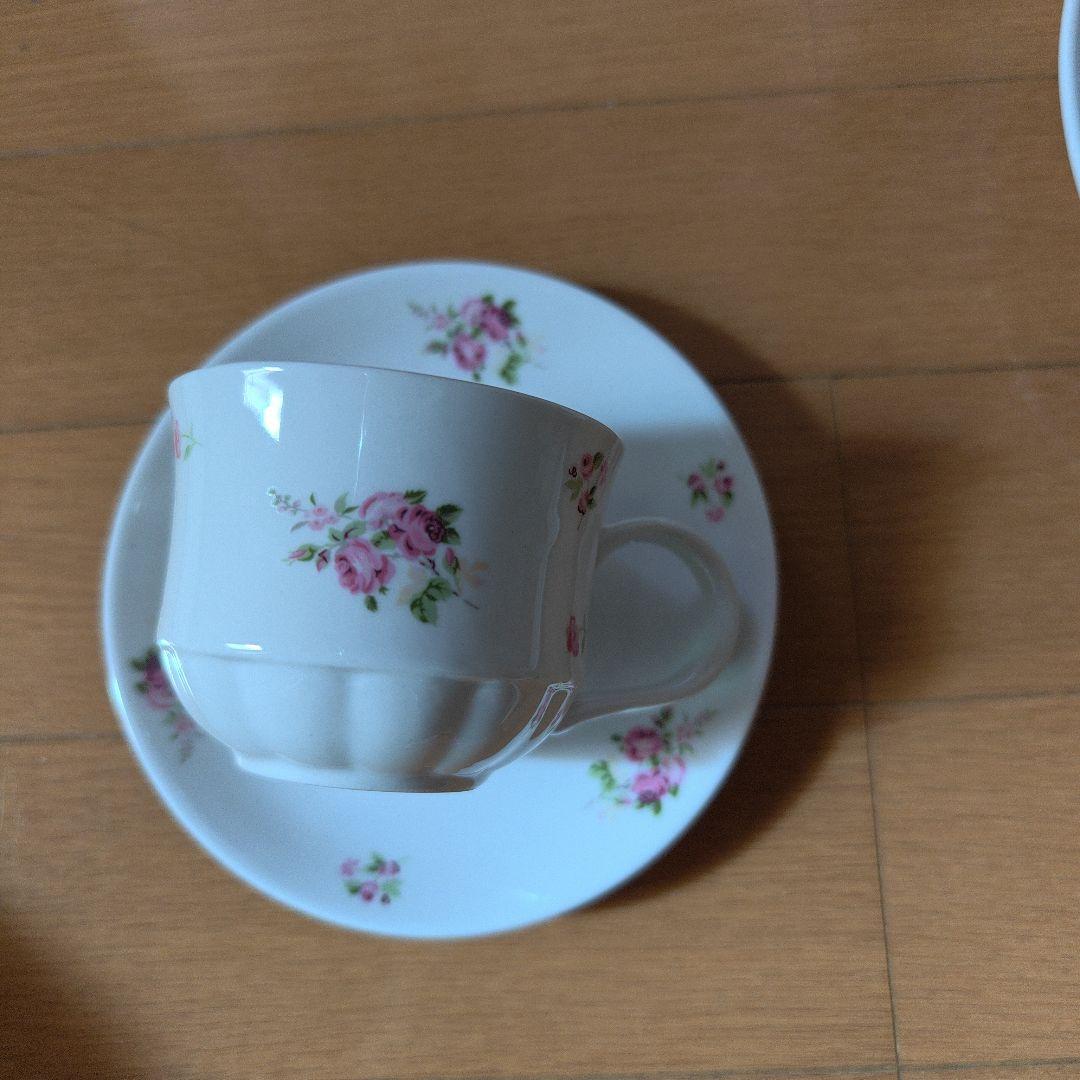ご予約品　ローラアシュレイ　プレート、カップソーサーなどのセット