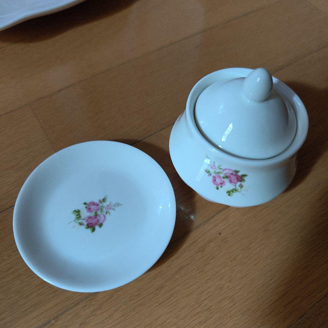 ご予約品　ローラアシュレイ　プレート、カップソーサーなどのセット