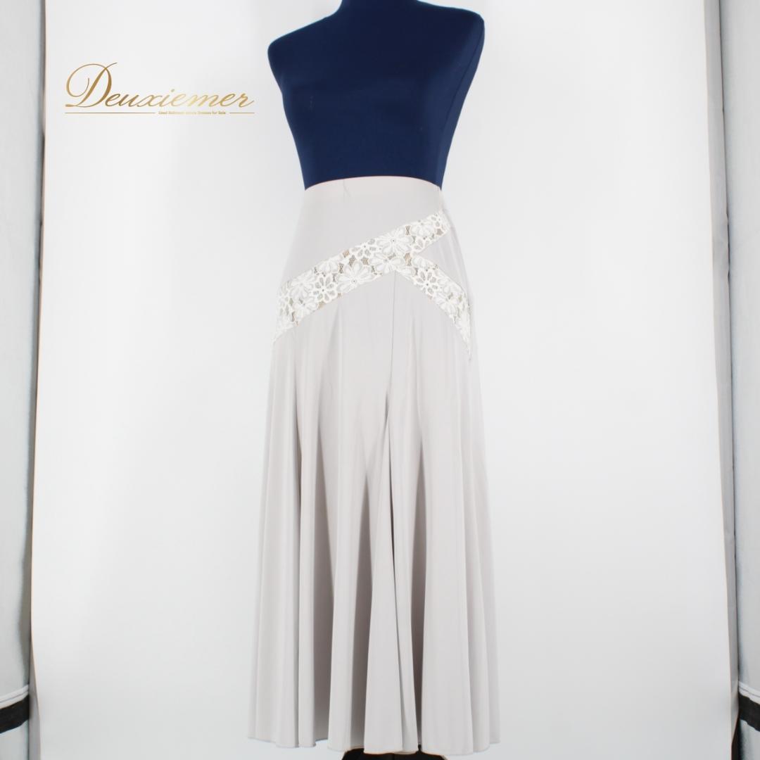 【美品 社交ダンス衣装】グレー Chacott スカート 花 ストレッチ レース 美品 社交ダンス衣装】グレー Chacott スカート 花 ストレッチ