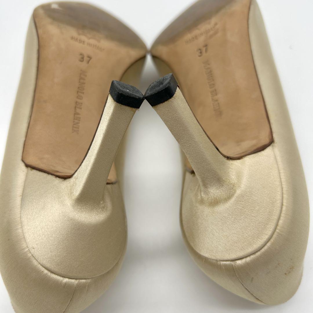 Manolo Blahnik シャンパンゴールド サテン パンプス サイズ37
