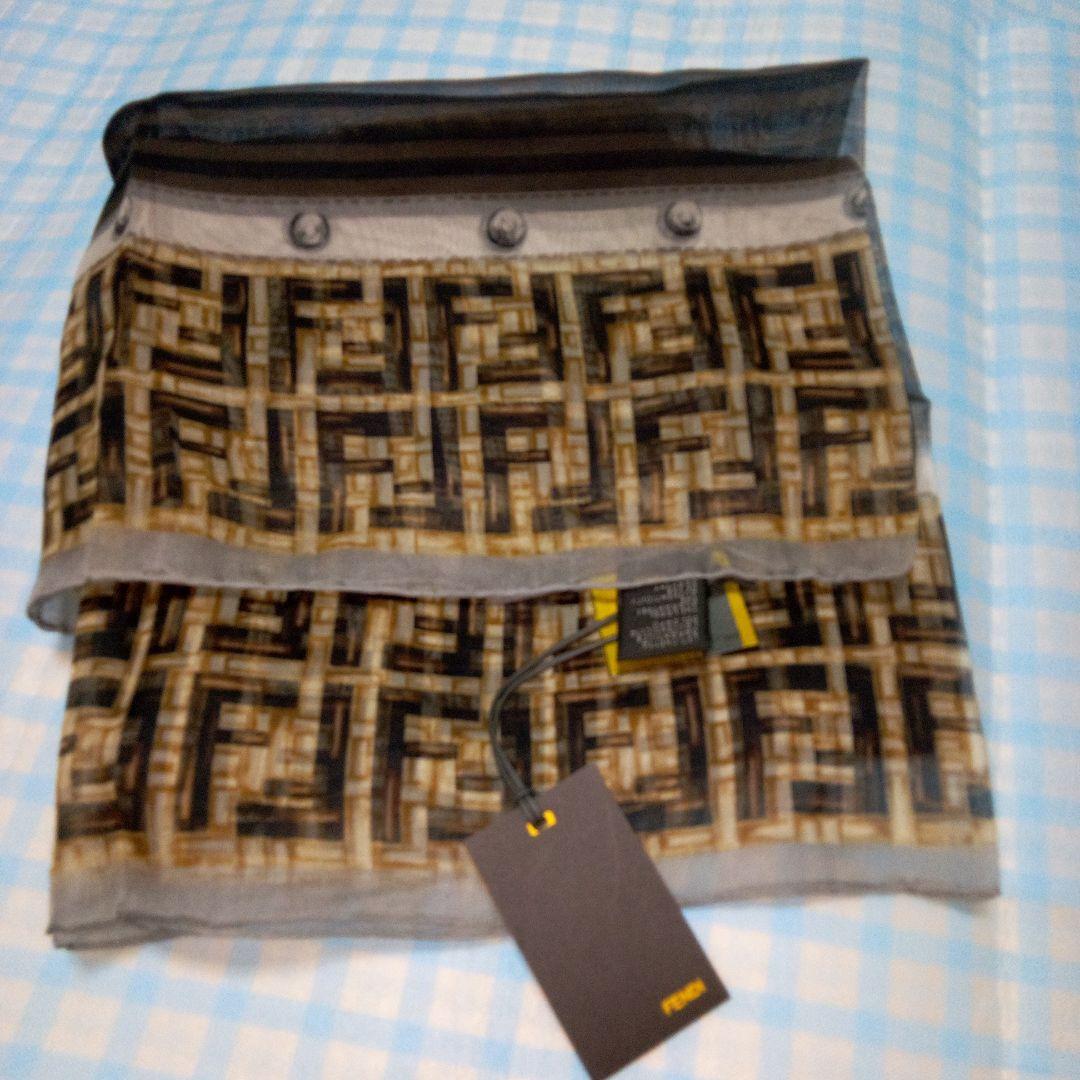FENDI 幾何学模様 ズッカ柄 シルクスカーフ フェンディタグ付き
