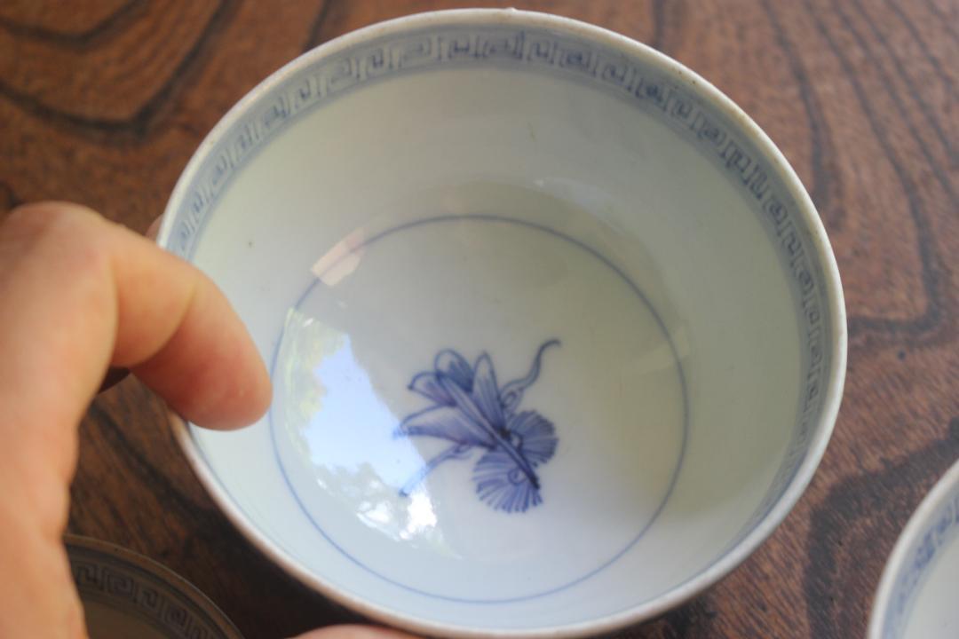 繊細な花文染付の美しい伊万里碗2点（検古伊万里茶碗九谷新渡