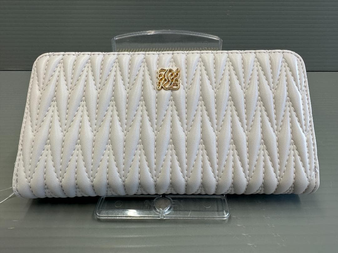 【未使用品】キルティングロージア　長財布　レディーズ　アイボリー YW4213492393
