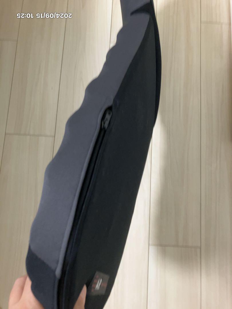 美品　西川エアーポータブルクッショ. L.  黒&グレー