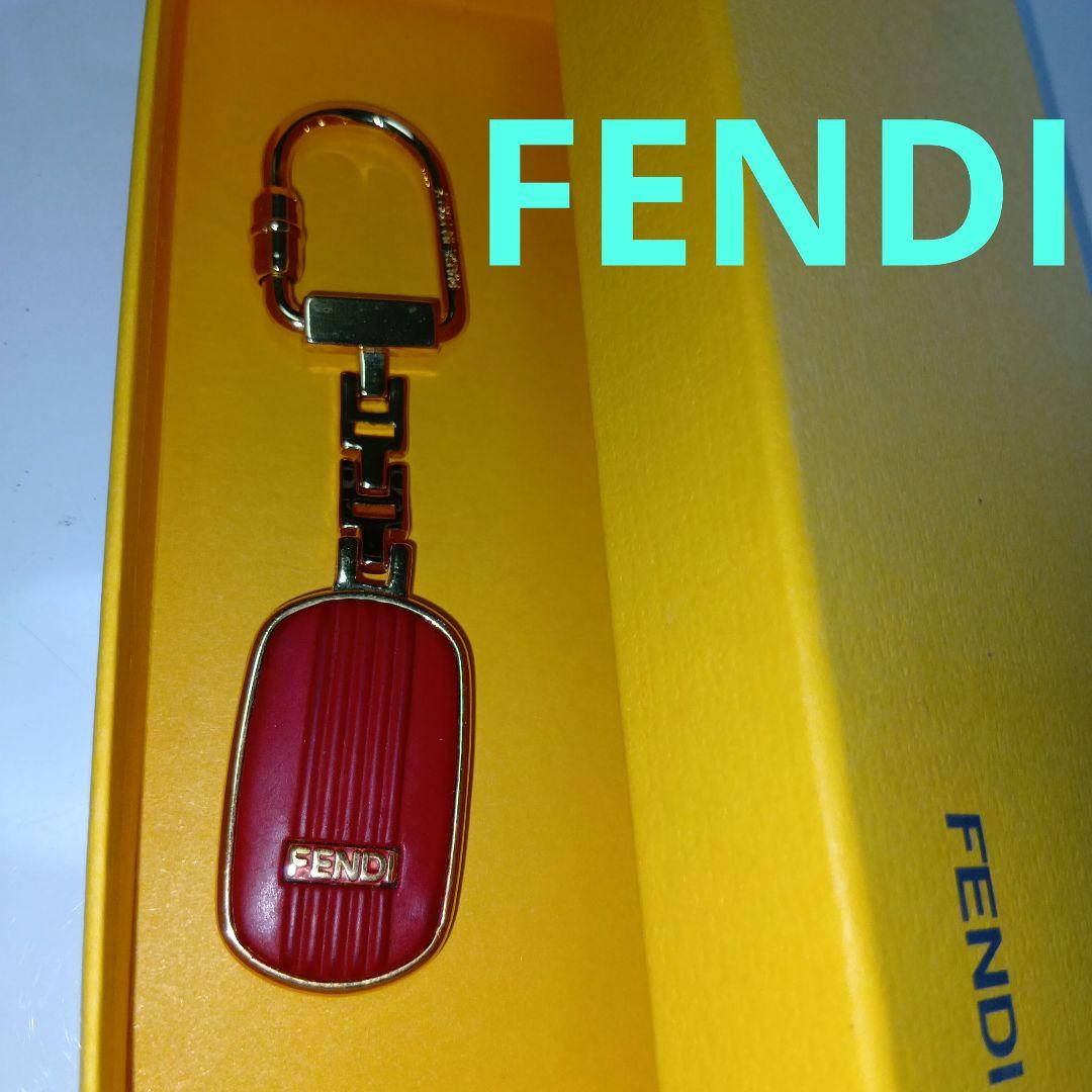 FENDI 美品ロゴ入りレッドキーホルダー金属部ゴールドカラーイタリア製箱付
