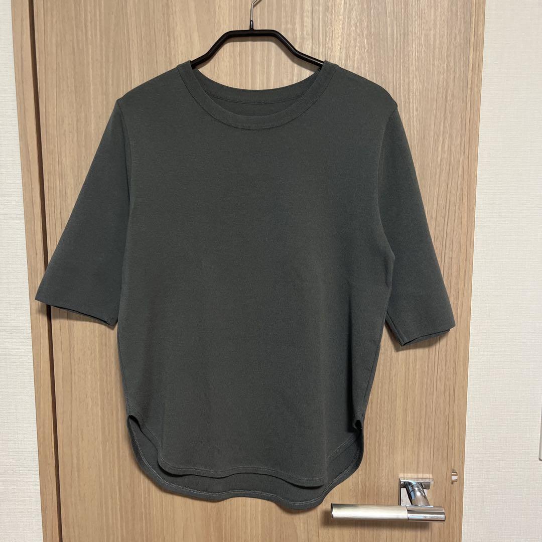 グレーの五分袖Tシャツ Mサイズ