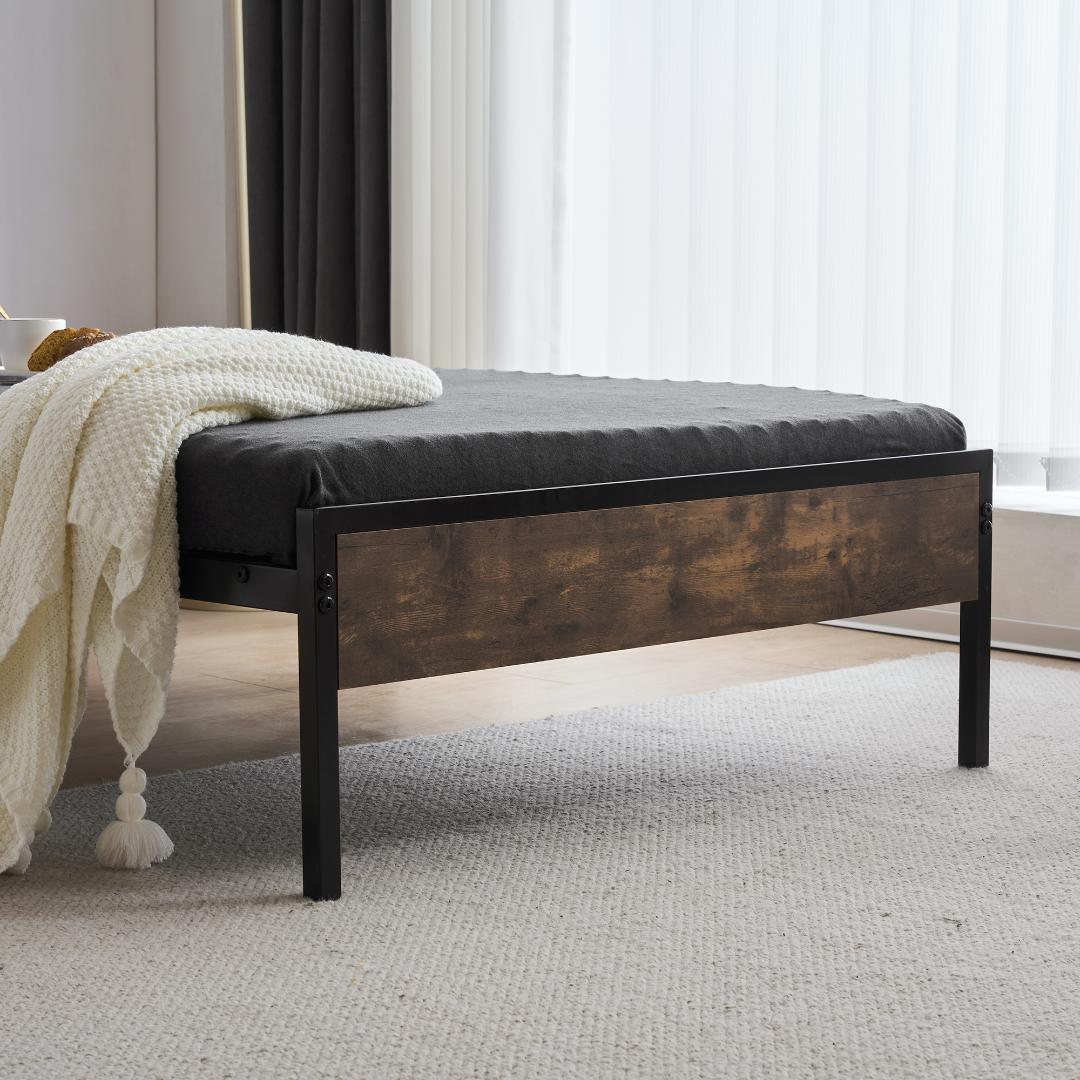 超人気！SD ベッドフレームセミダブルベッド パコンセント付きBlack