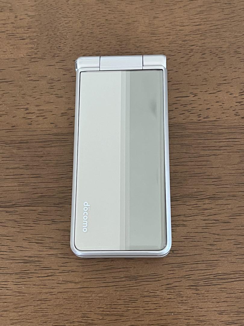 かわいい！ iPhone15Pro CASETiFY シルバーケース LESSERAFIM iPhoneアクセサリー