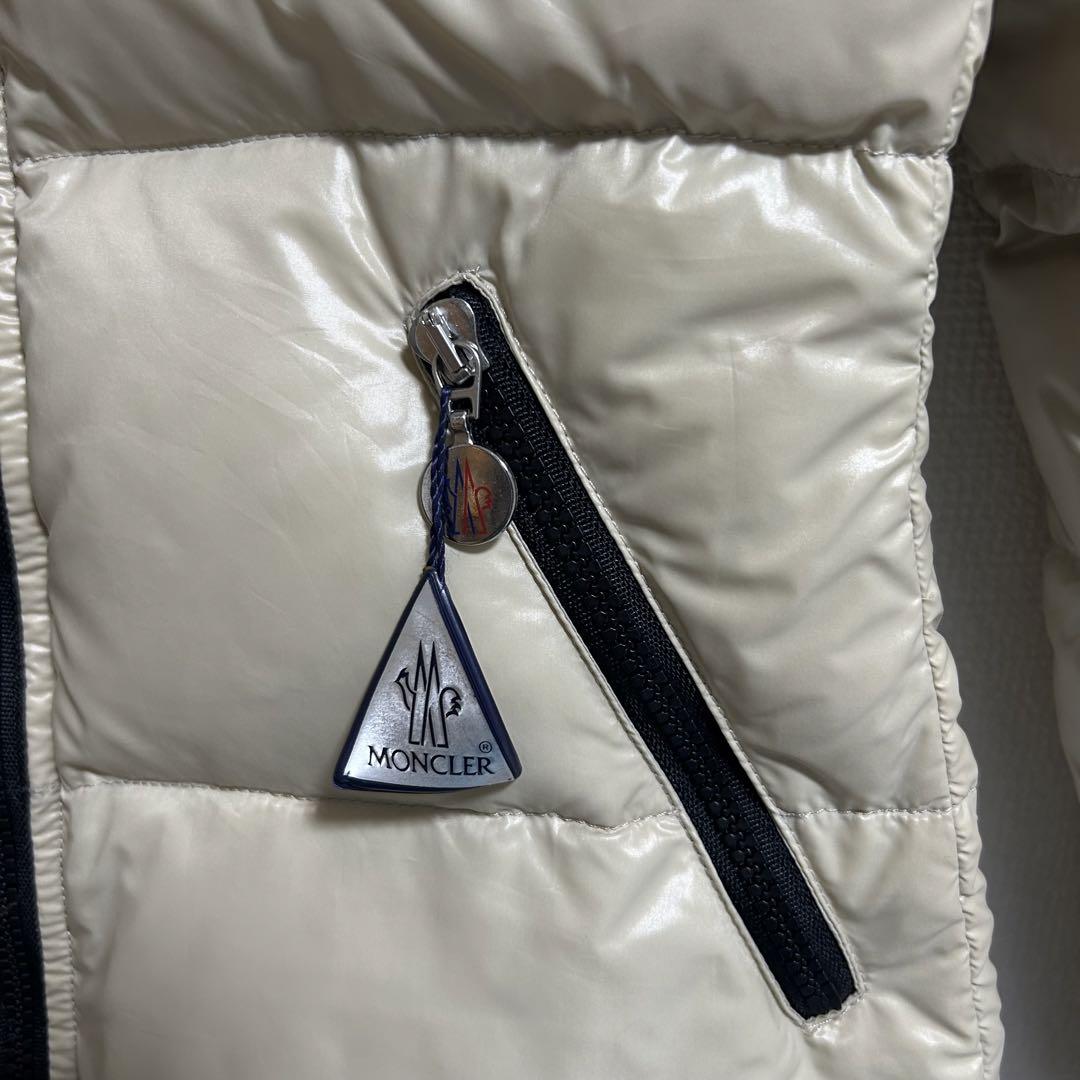 MONCLER(モンクレール)　ベージュ　ダウンジャケット