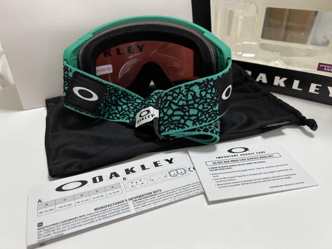 OAKLEY オークリー  OO7105-48Flight Tracker