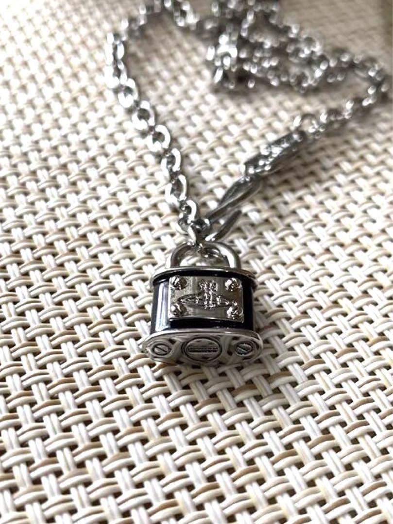 Vivienne Westwood 南京錠パトロックペンダントネックレス