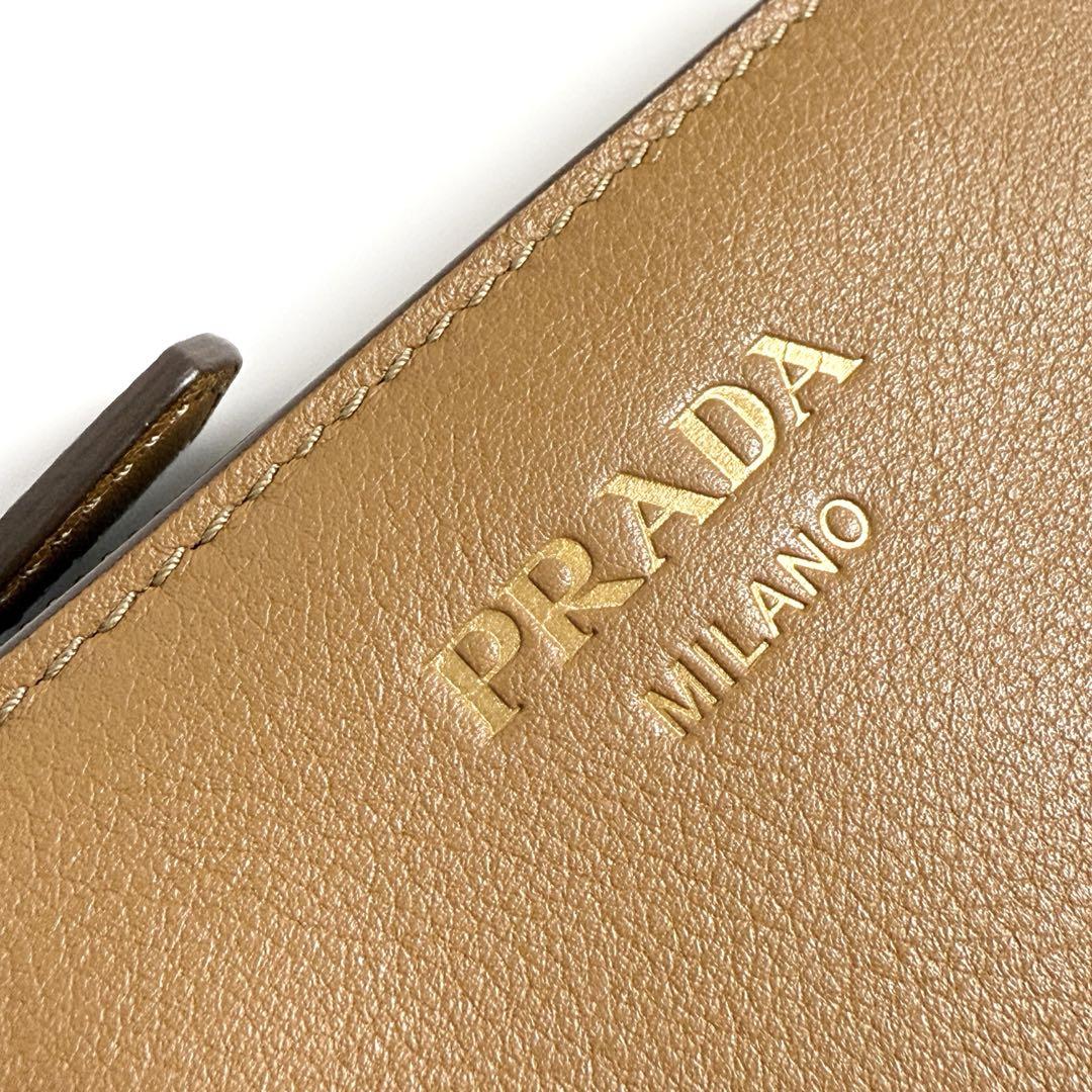 未使用・極薄】プラダ レディース メンズ 2つ折り 財布 ソフト