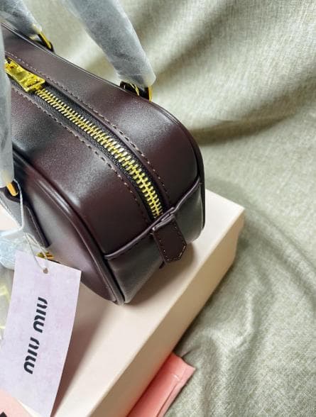 MIU MIU ショルダーバッグ ブラウン ブラック